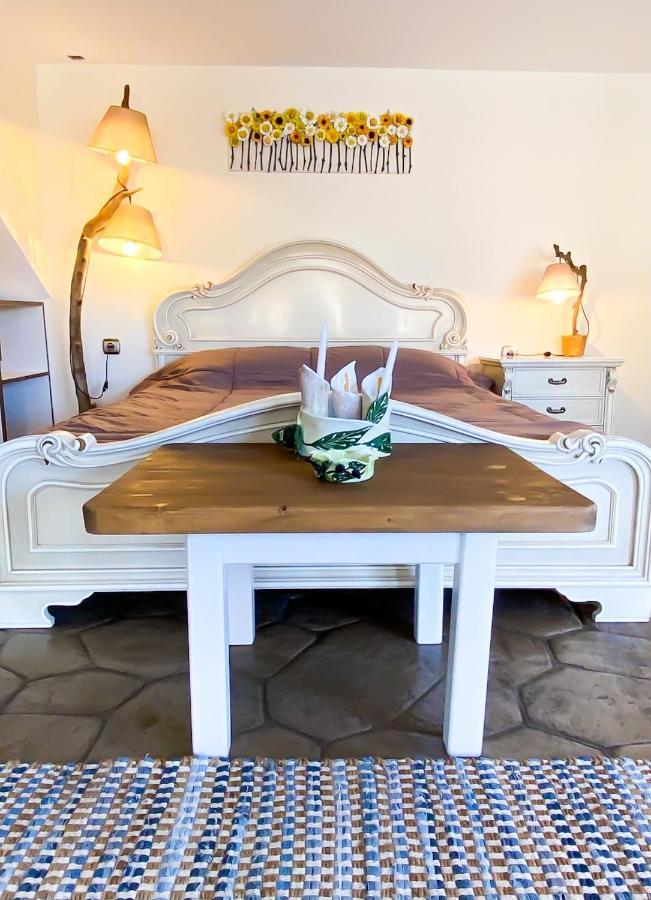 Pistachio Guesthouse, Παραδοσιακός Ξενώνας Vathí Exteriér fotografie